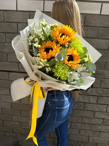 На фото №3 Летний букет с подсолнухами