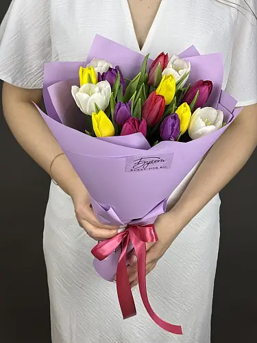 На фото №4 Букет 15 Микс Тюльпанов