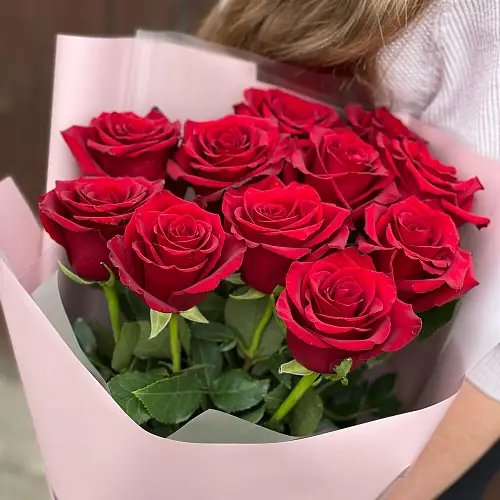На фото №2 Букет из 11 премиальных роз 