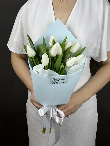 На фото №4 Букет Тюльпанов Белых 9 шт
