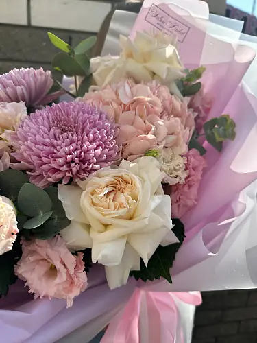 На фото №4 Гортензии и одноголовая хризантема