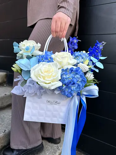 На фото №5 Сумка с Розой и Гортензией 