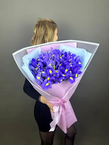 На фото №7 25 Синих Ирисов