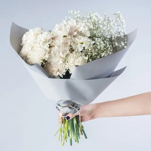 Букет "19 Белых Гвоздик и Гипсофила"