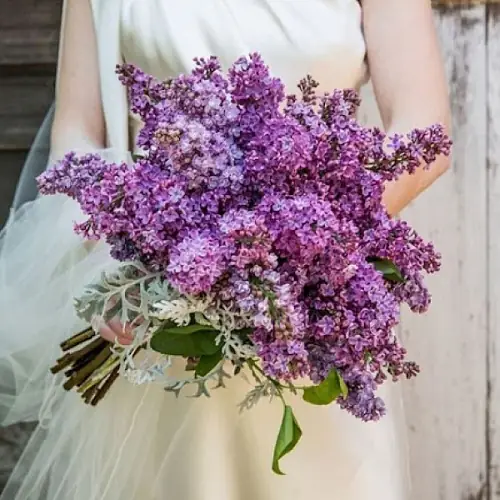 Композиция для невесты с сиренью 