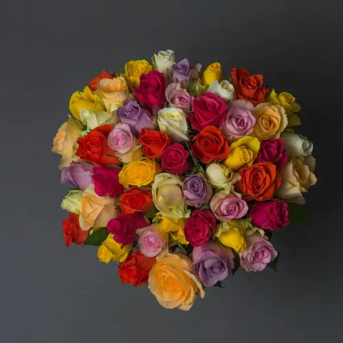 На фото №3 51 Роза Микс под ленту 