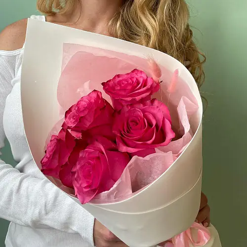 На фото №2 Букет из розовых роз