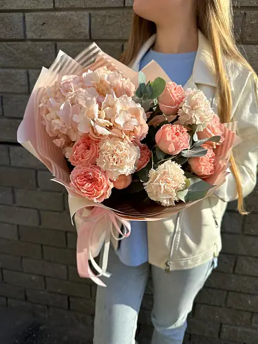 На фото №3 Гортензия и гвоздика