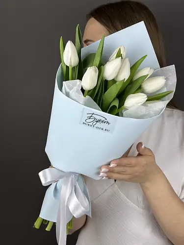 На фото №2 Букет Тюльпанов Белых 9 шт