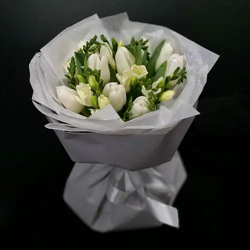 Тюльпаны и фрезии