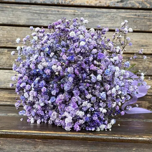 На фото №3 Сиреневая гипсофила для невесты