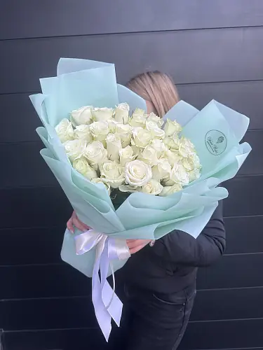 На фото №2 Авторская композиция белых роз