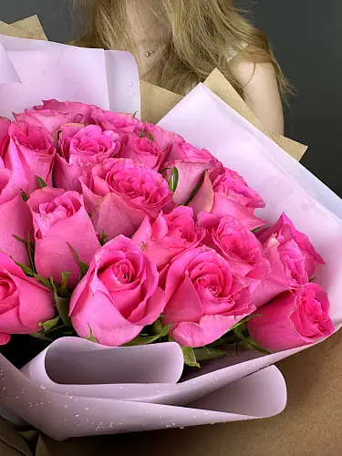 На фото №6 Букет живых цветов из 21 розы