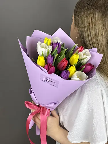 На фото №2 Букет 15 Микс Тюльпанов