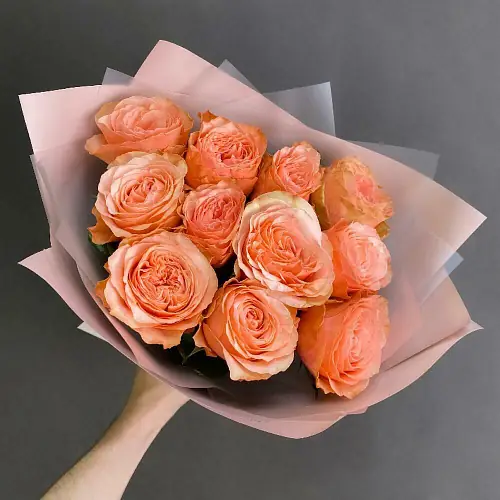 На фото №2 11 оранжевых роз 