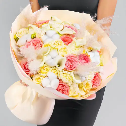 Букет с каллами и хлопком 