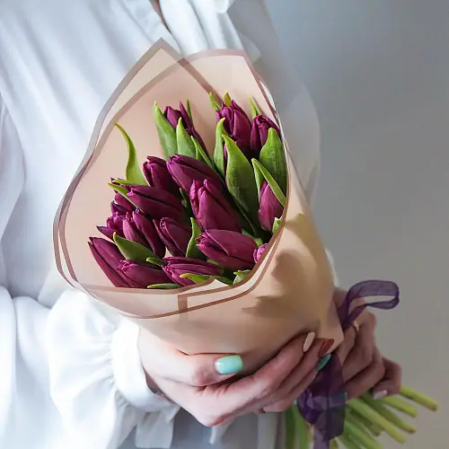 На фото №2 Фиолетовые тюльпаны 25 шт