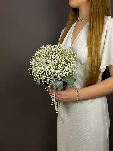 На фото №3 Композиция из гипсофилы и зелени