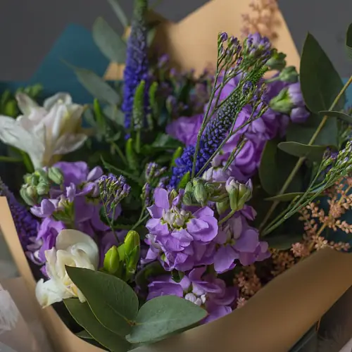 На фото №2 Полевой Букет Цветов