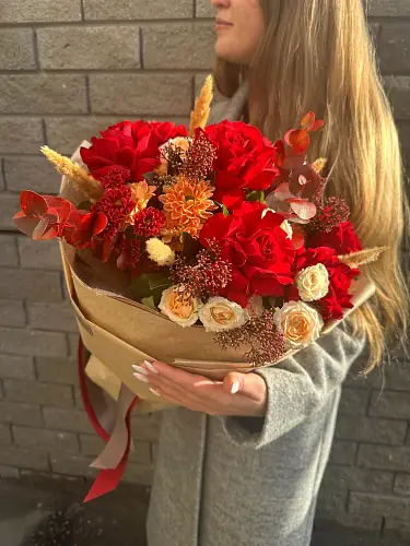 На фото №5 Букет кустовых хризантем с розами