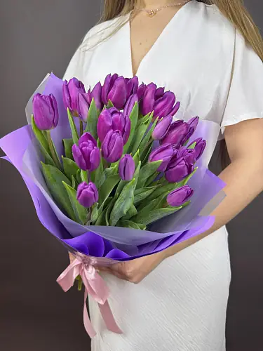 Букет фиолетовых тюльпанов 21 шт.