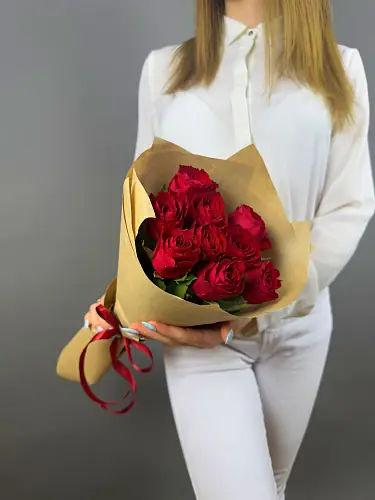 Букет живых цветов из красной розы