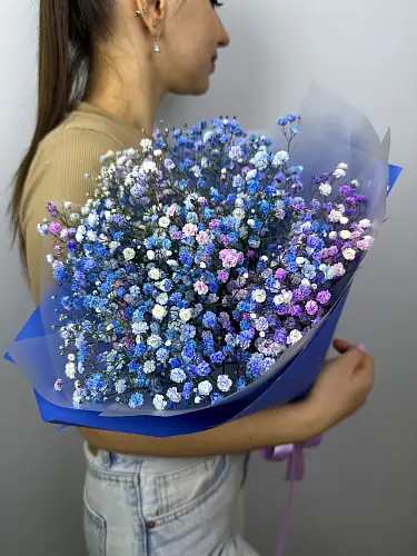 Радужная гипсофила в дизайнерской упаковке