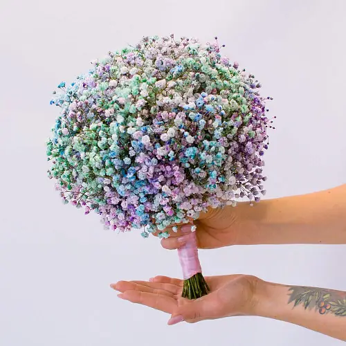 На фото №2 Радужная гипсофила для невесты