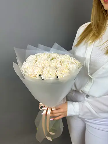 На фото №3 Букет живых цветов из 15 гвоздик