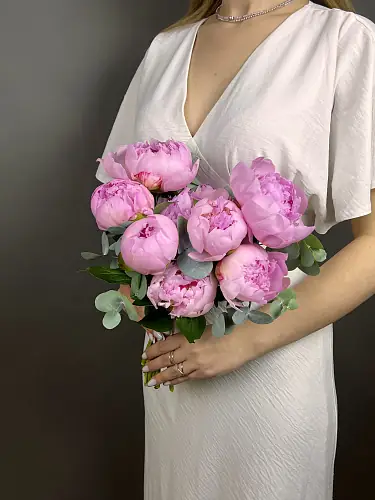 На фото №4 9 Розовых Пионов