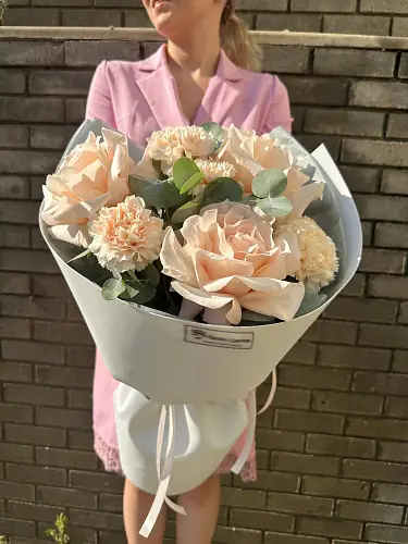 На фото №5 Букет с диантусоми и розами