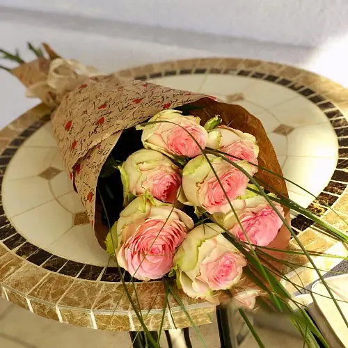 На фото №2 Букет Роз Эсперанса