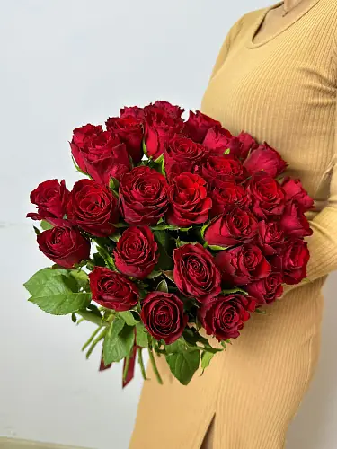 На фото №5 Букет живых цветов из 35 Красных роз