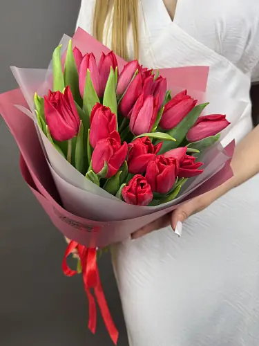 На фото №3 Букет из Красных Тюльпанов 15 шт