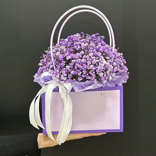 На фото №2 Лавандовая гипсофила в сумке 