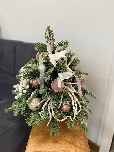 На фото №2 Декоративная елка из нобилиса