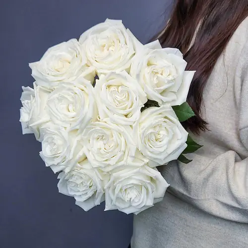 На фото №2 Букет из 11 премиальных белых роз 