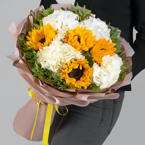 Подсолнухи и гортензии