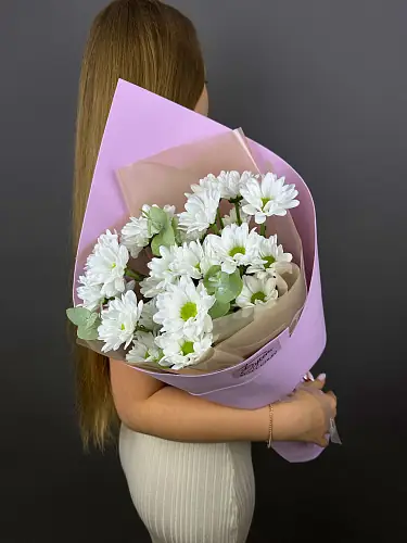 На фото №4 Букет из Кустовой хризантемы с Зеленью