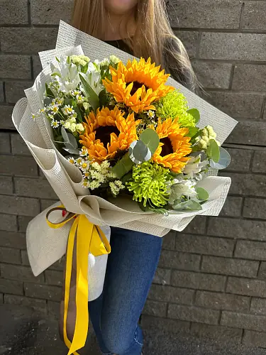 Летний букет с подсолнухами