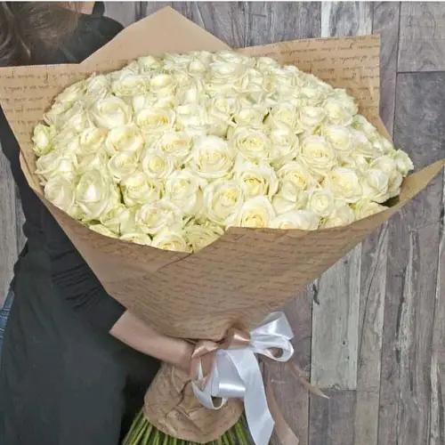 101 роза Эквадор в крафте 