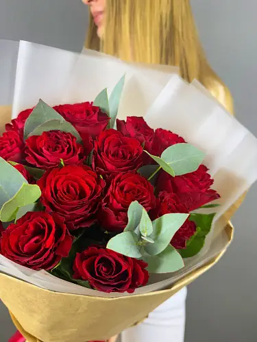 На фото №2 Букет живых цветов из розы премиум